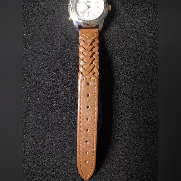 Timex Indiglo Analog Date Indicator Watch - Picture 5 of 12